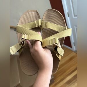 Chaco women’s Lowdown Slide Sandals‎ in Cream/tan size 10